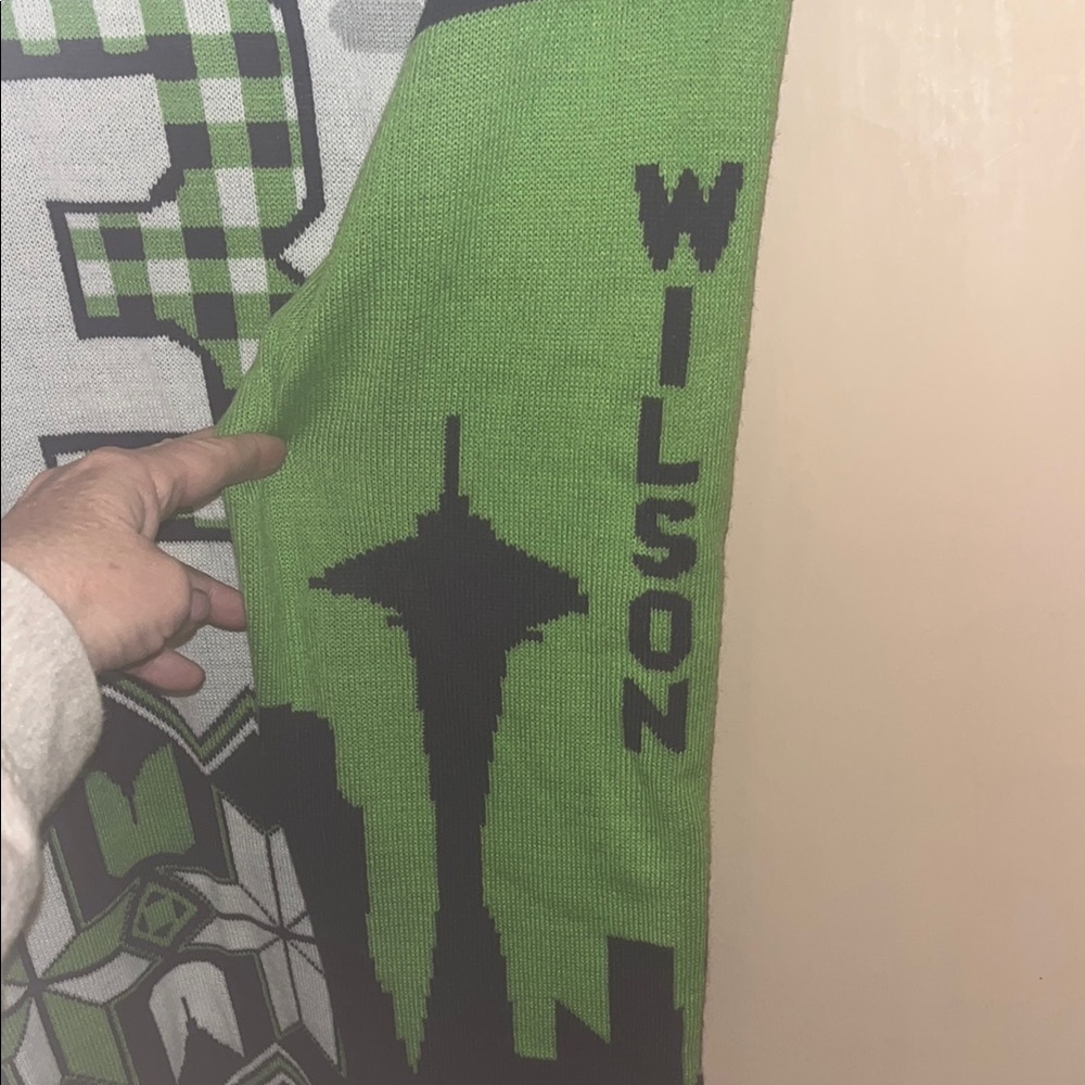 Seattle Seahawks Green and Blue #3 Wilson Sweater SZ XL - Picture 9 of 10